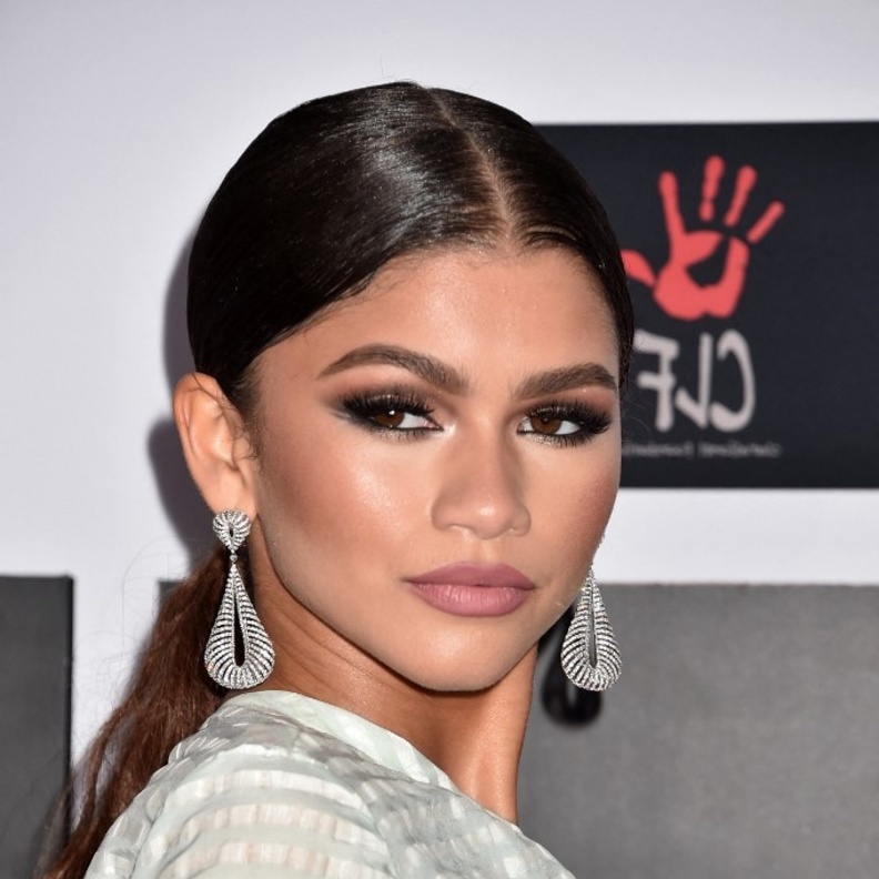 طريقة تطبيق مكياج سموكي أسود مع الظلال المعدنية 2021