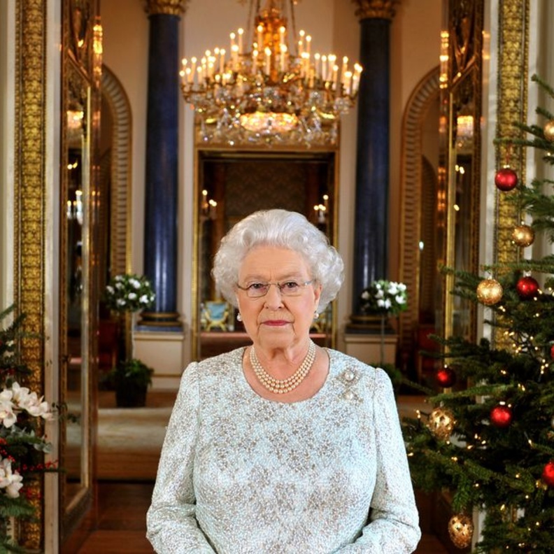 ملكة بريطانيا تفكر في استضافة غدائها السنوي في قلعة وندسور بدلا من قصر باكنغهام 