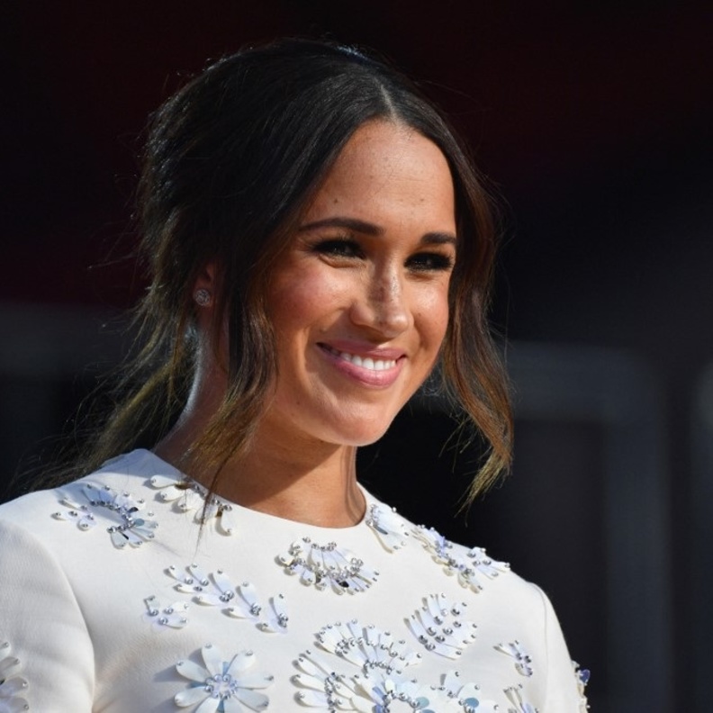 أجمل إطلالات ميغان ماركل الجمالية الملفتة في عام 2021