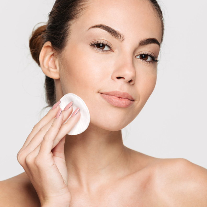 روتين العناية بالبشرة الحساسة في أسبوع قبل بداية العام الجديد