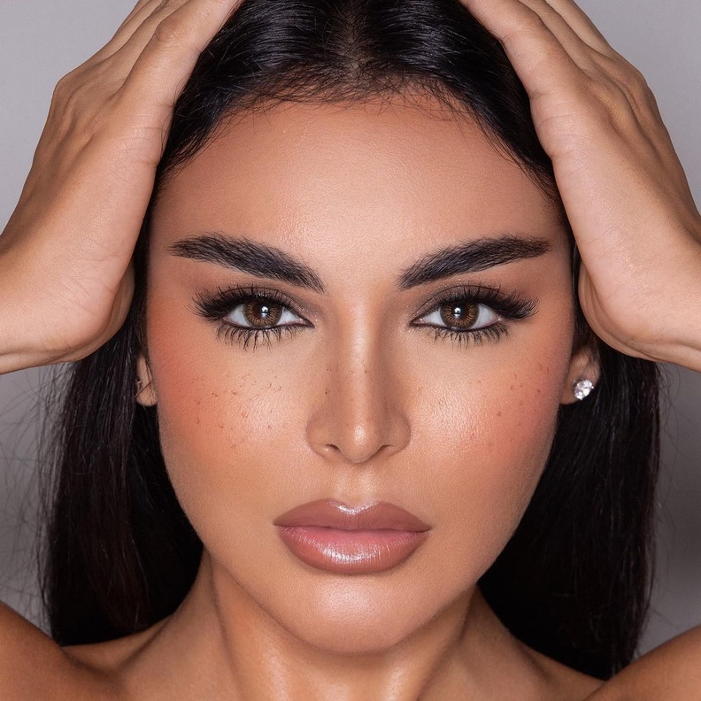 خطوات تطبيق النمش على طريقة خبير التجميل بوبا - الصور من حابه على انستغرام