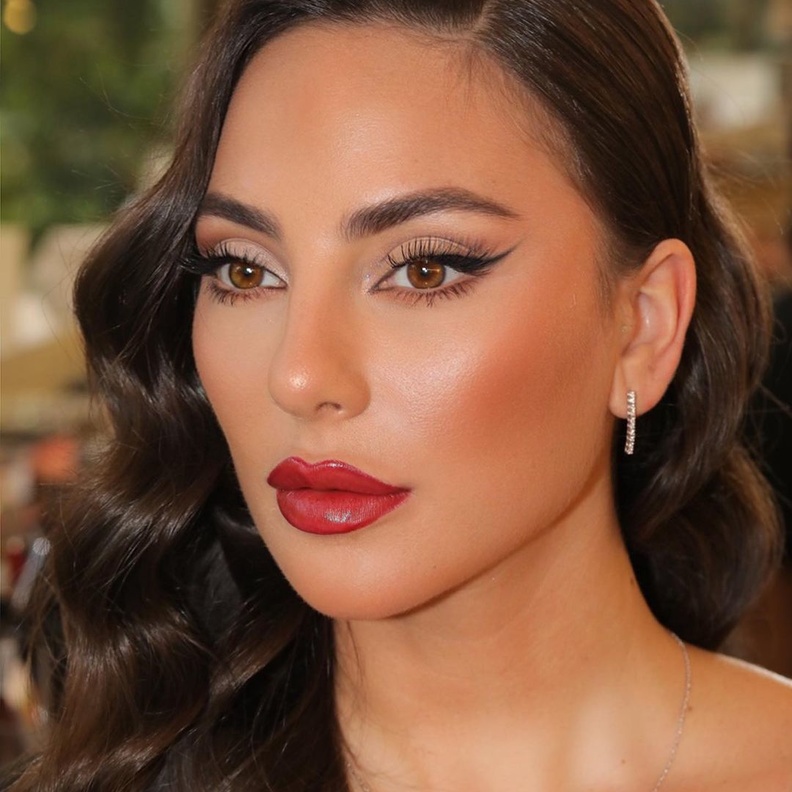  صور مكياج مناسب لتكبير العين من حساب انستغرام لخبيرة التجميل ايفون حاتم