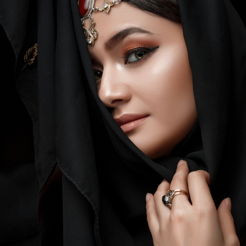 كيفية تطبيق مكياج العيون على طريقة السعوديات بالخطوات