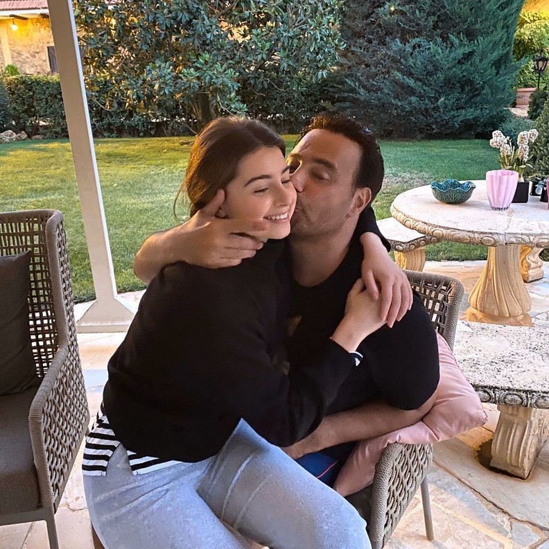 ماريتا الحلاني تُوقع والدها عاصي الحلاني بـ "مقلب" عبر التسجيل الصوتي 