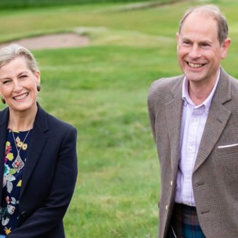 بطاقة نهاية العام للأمير إدوارد والكونتيسة صوفي