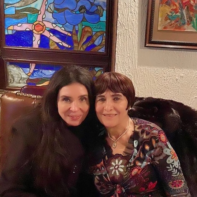 دينا ووالدتها