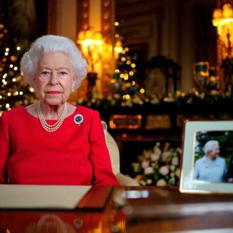 ملكة بريطانيا تذكر بالاسم وليام وكيت وتتجاهل هاري وميغان