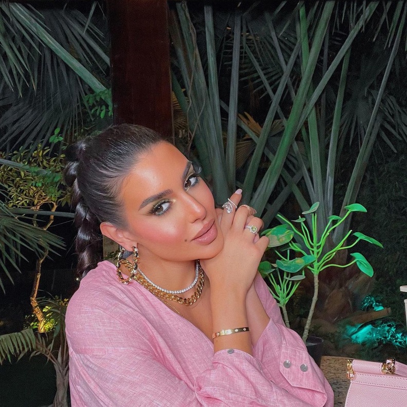 نجوم واجهوا أزمات مع عائلاتهم هذا العام وتتصدرهم ياسمين صبري