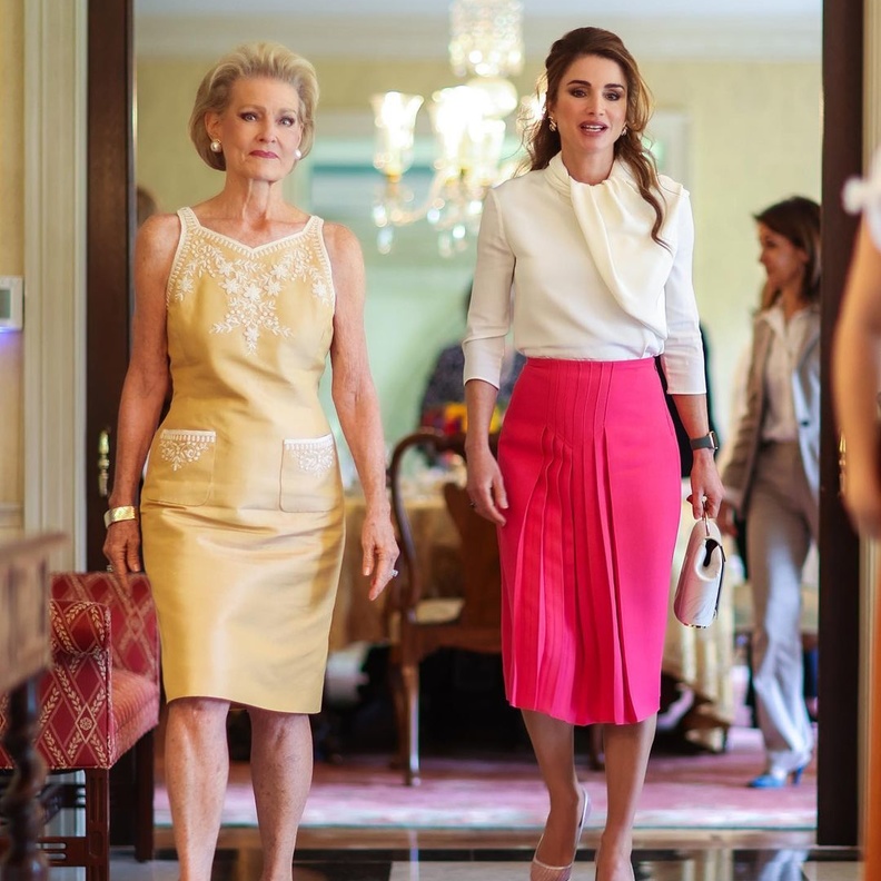 أجمل إطلالات الملكة رانيا عام 2021 أناقة وتميّز لا مثيل لها