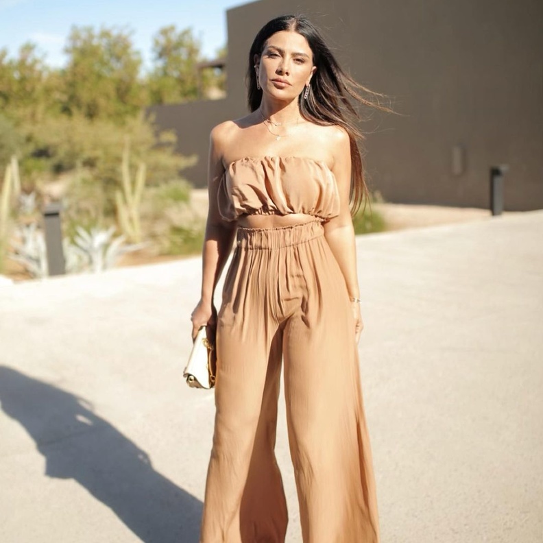 إطلالات كاجوال أنيقة للصبايا مستوحاة من صبا مبارك