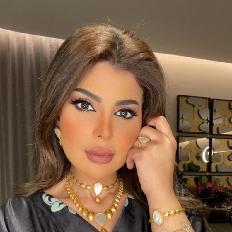 الفنانة إلهام الفضالة