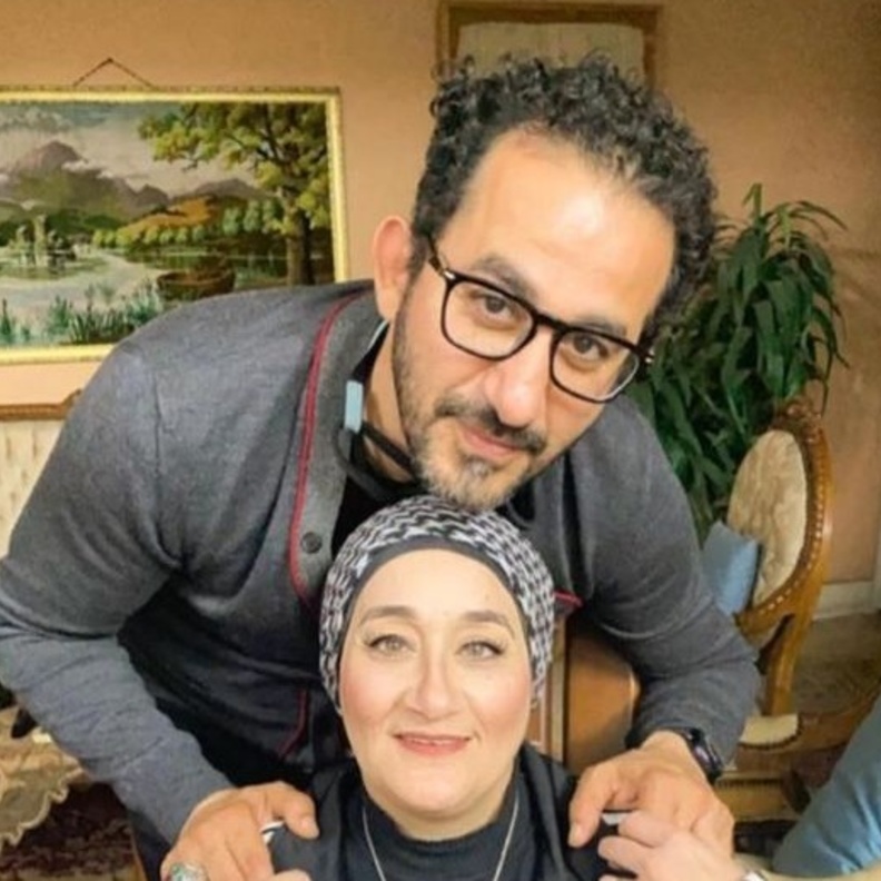 أحمد حلمي وشقيقته