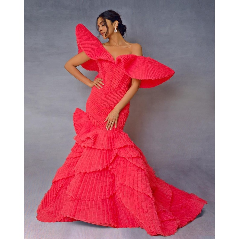 ديبيكا بادكون تخطّت المألوف بإطلالتها في مهرجان البحر الأحمر السينمائي