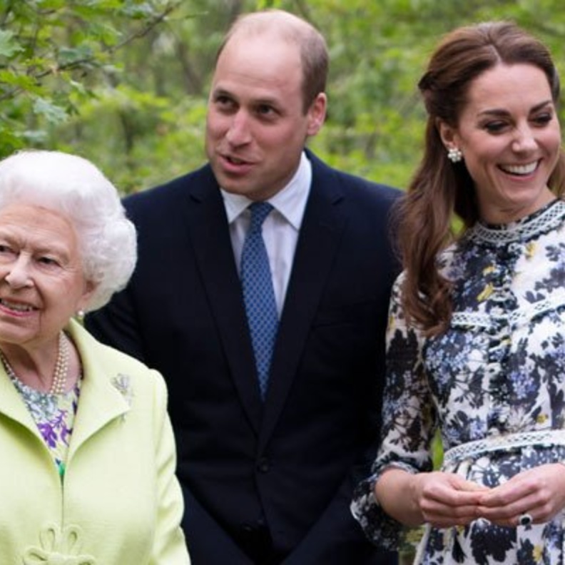 تعرف على قصة قضاء الملكة "ليالي عديدة بدون نوم" بسبب استخدام الأمير وليام وأسرته للطائرات المروحية