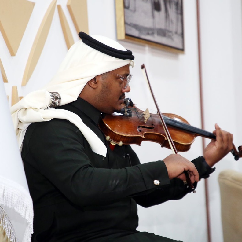 مقطوعات موسيقية ساحرة وفن تشكيلي مبدع في مهرجان المؤسس   