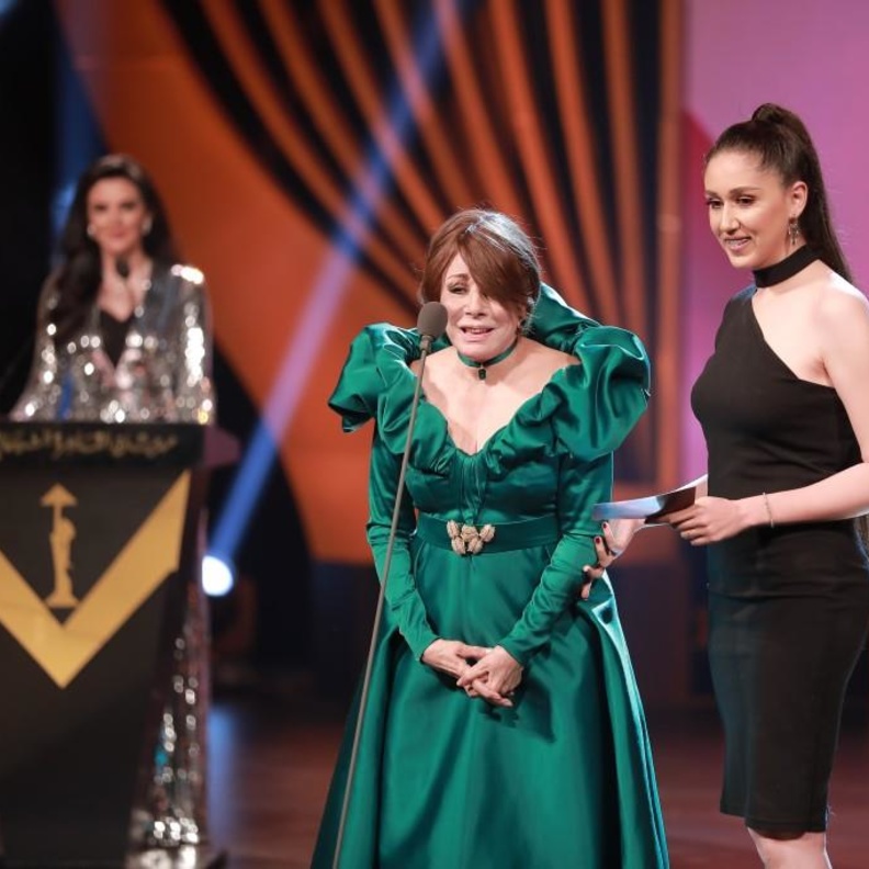 لبنى عبد العزيز