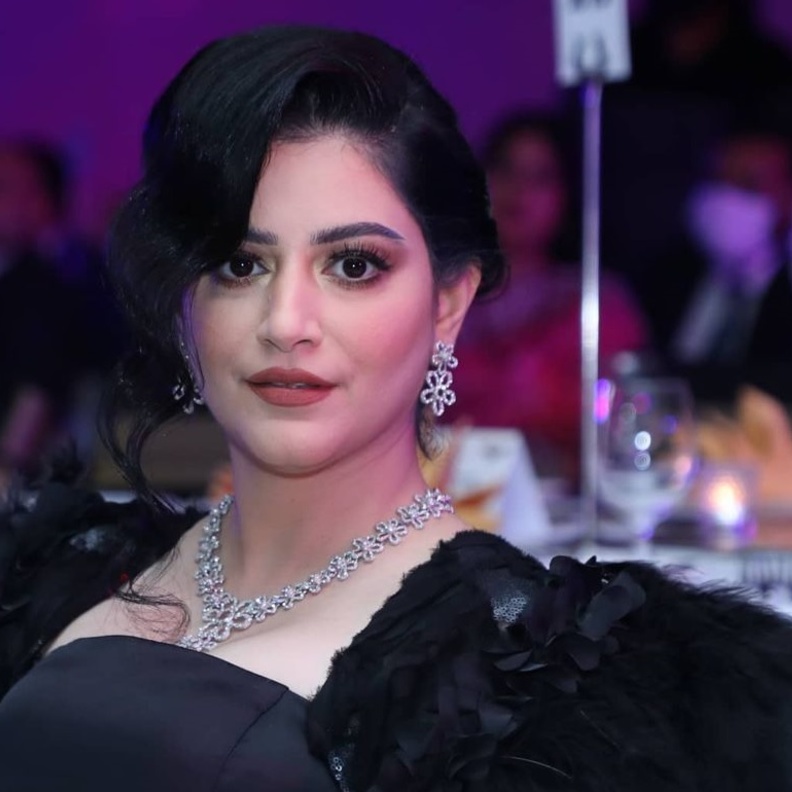  فاطمة الطائي الفنانة الإماراتية