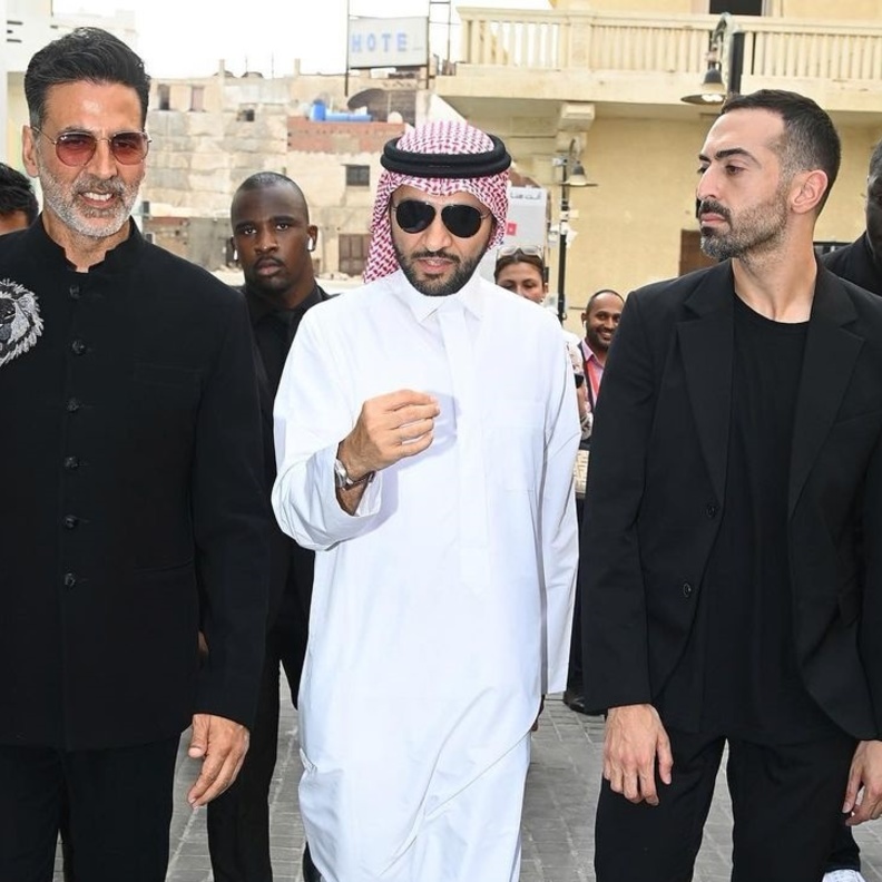 أكشاي كومار ومحمد التركي رئيس مهرجان البحر الأحمر