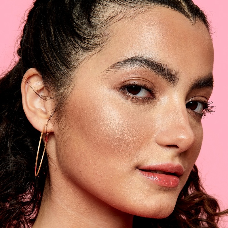 ماكياجك اليومي بتورد طبيعي من Benefit Cosmetics