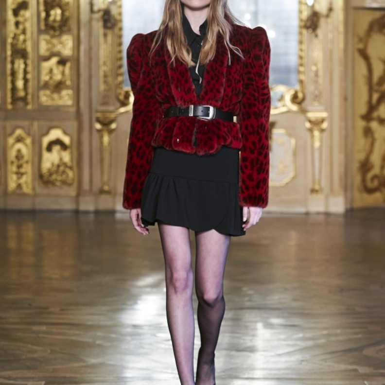 أجمل موديلات تنانير قصيرة لإطلالة كاجوال مميزة في شتاء 2022