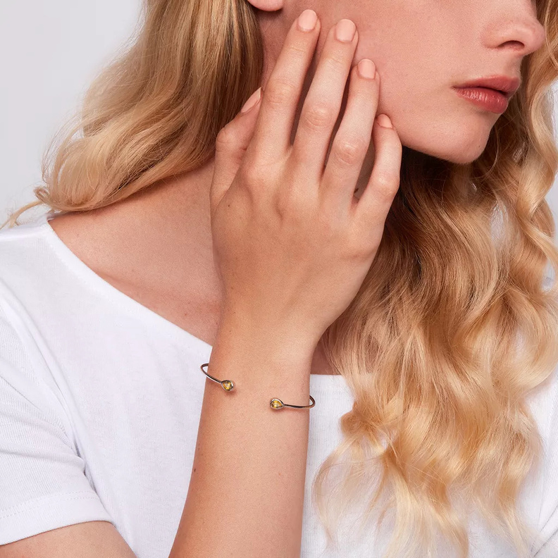 أروع تصاميم المجوهرات المرصعة بالأصناف المختلفة من الكوارتز