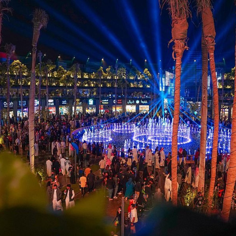 نافورة جاردن في "بوليفارد رياض سيتي".. أجواء ساحرة وعروض ضوئية مبهرة