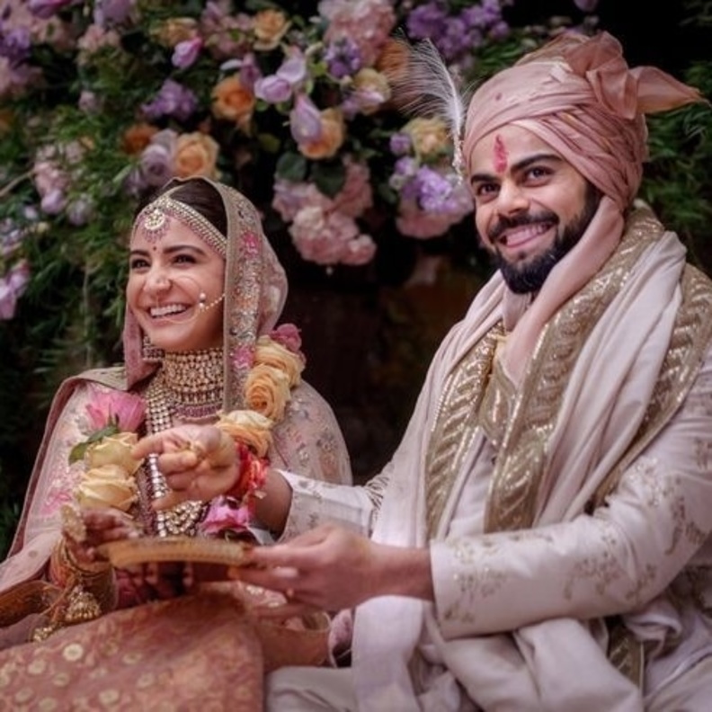 أنوشكا شارما تحتفل بالذكرى السنوية لزواجها من فيرات كولي