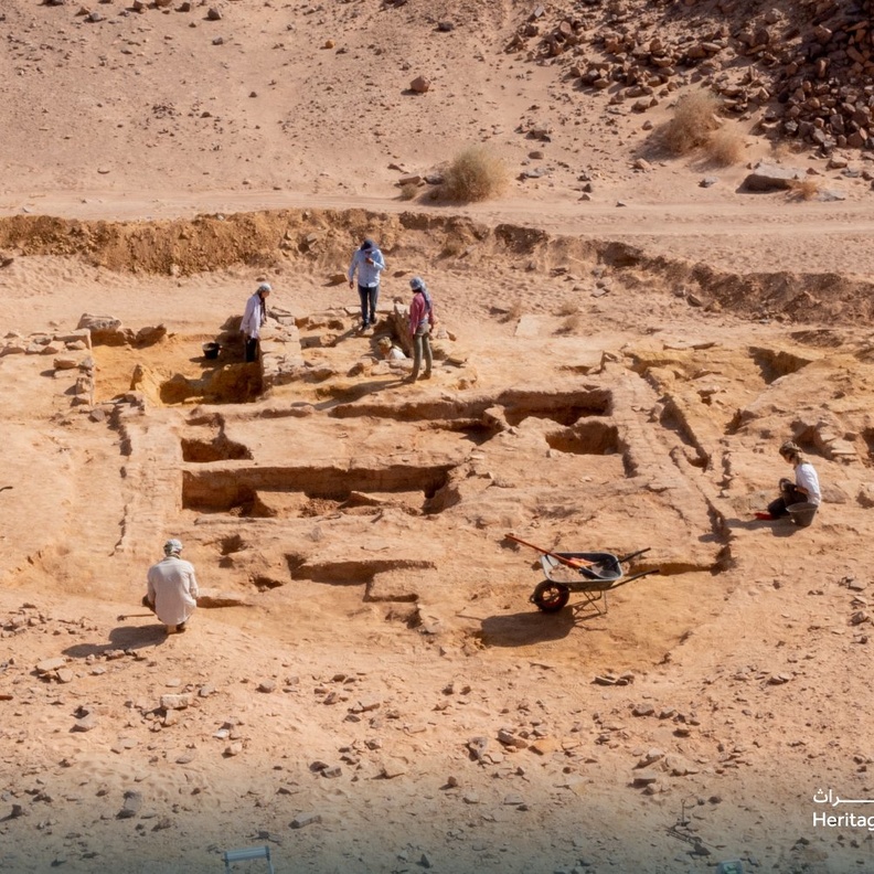 هيئة التراث السعودية تعلن اكتشافات جديدة ضمن أعمال التنقيب في موقع "قريّة" بتبوك