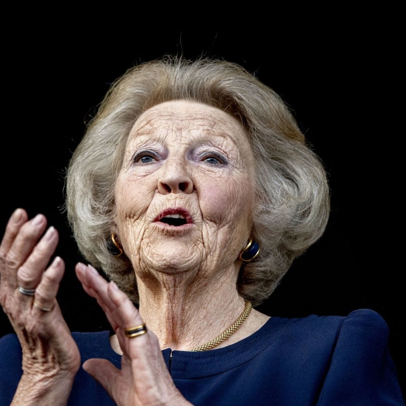 ملكة هولندا السابقة بياتريكس تتعافى من عدوى كورونا