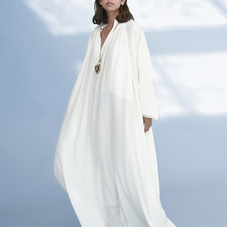 جلسة تصويرية خاصة بـ"هي" تتألق فيها الممثلة ربى زعرور  بتصاميم CHANEL