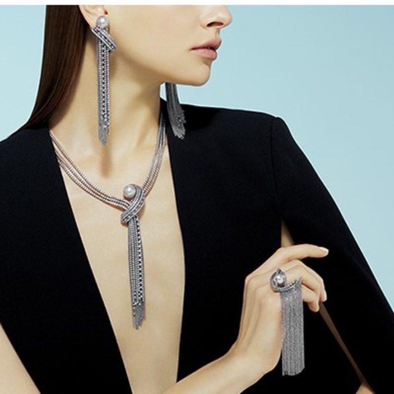 أبرز قطع مجوهرات بتصميم الشرابات موضة شتاء 2022