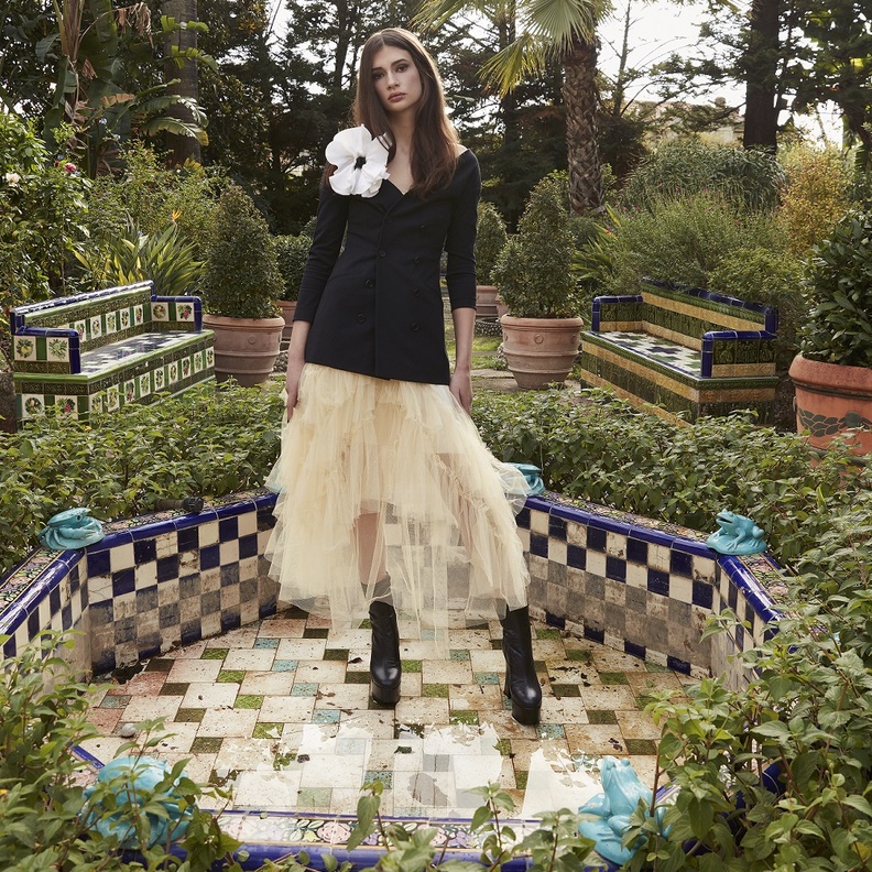 جلسة تصويرية خاصة ب"هي" تحت عنوان FONTANA ROSA