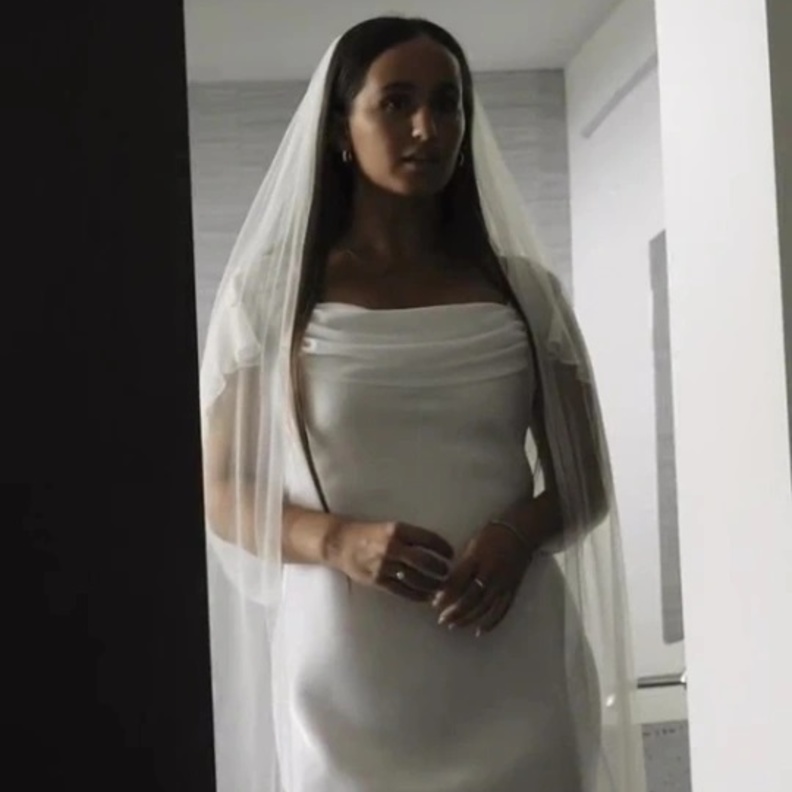 عروس تحصل على فستان يشبه فستان زفاف ميغان ماركل بـ8 دولار فقط