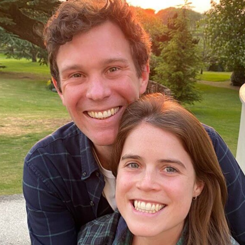 أول احتفالات نهاية عام لطلفي الأميرة يوجين والأميرة بياتريس