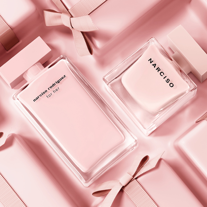 " نارسيسو رودريغيز" narciso rodriguez  يحول احتفالات نهاية العام إلى اللون الوردي