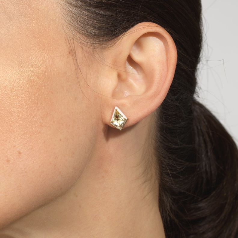 أقراط توباز جذابة لإطلالة يومية ساحرة