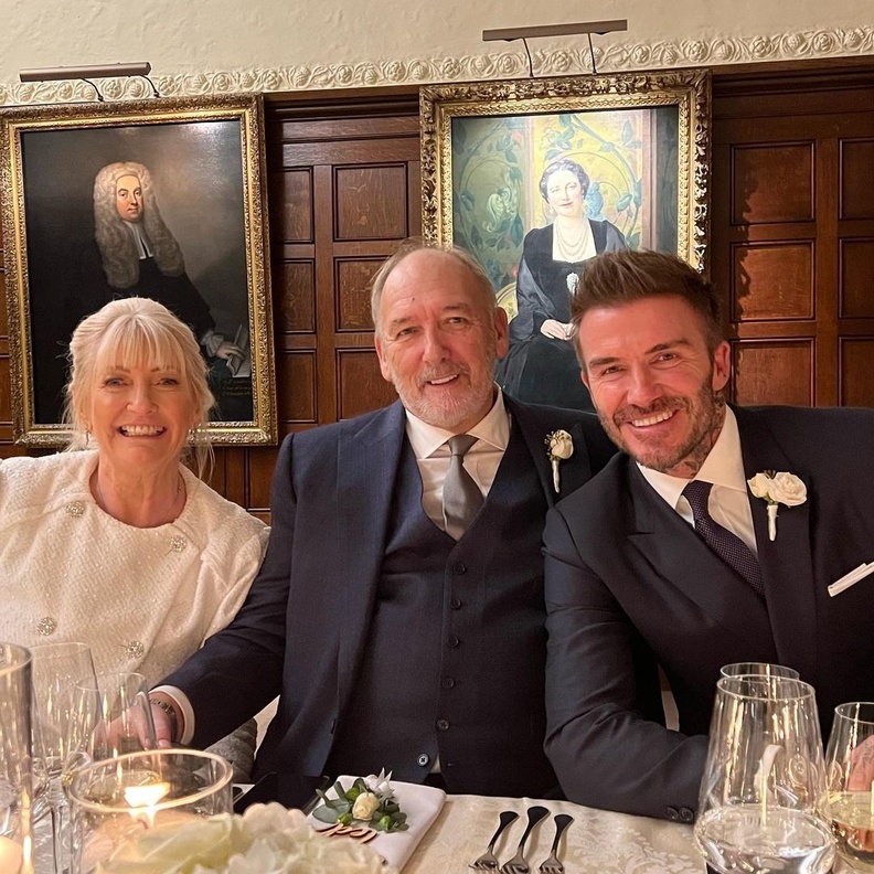 ديفيد بيكهام يحتفل بزواج والده