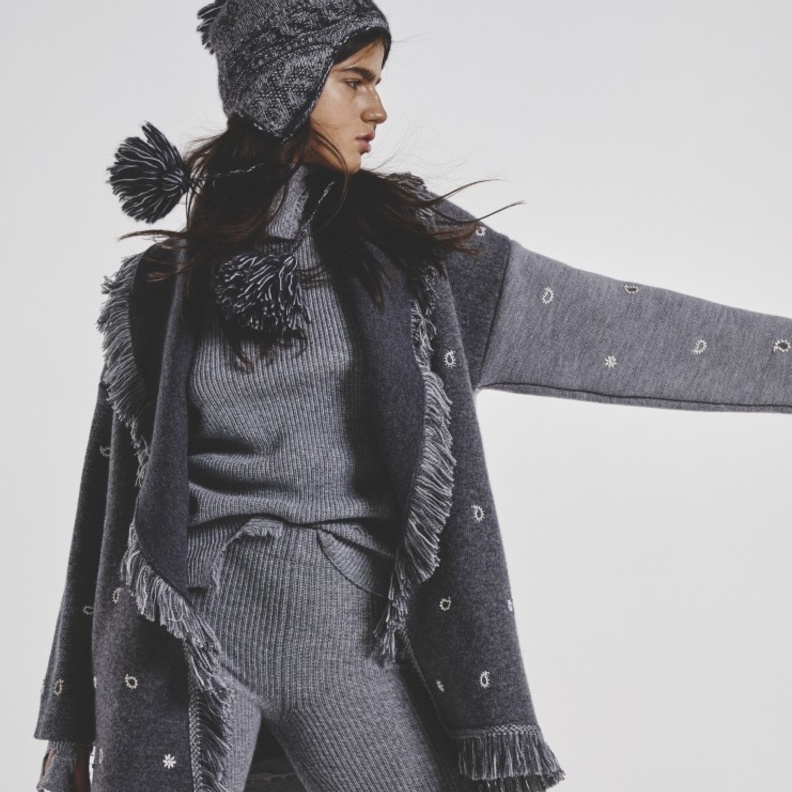 موديلات أطقم الصوف- طقم رمادي مميّز من Alanui