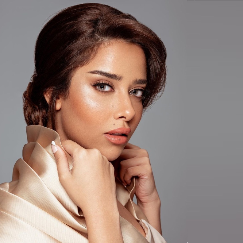  احدث اطلالات جمالية للنجمات العرب إعتمديها في احتفالات نهاية العام