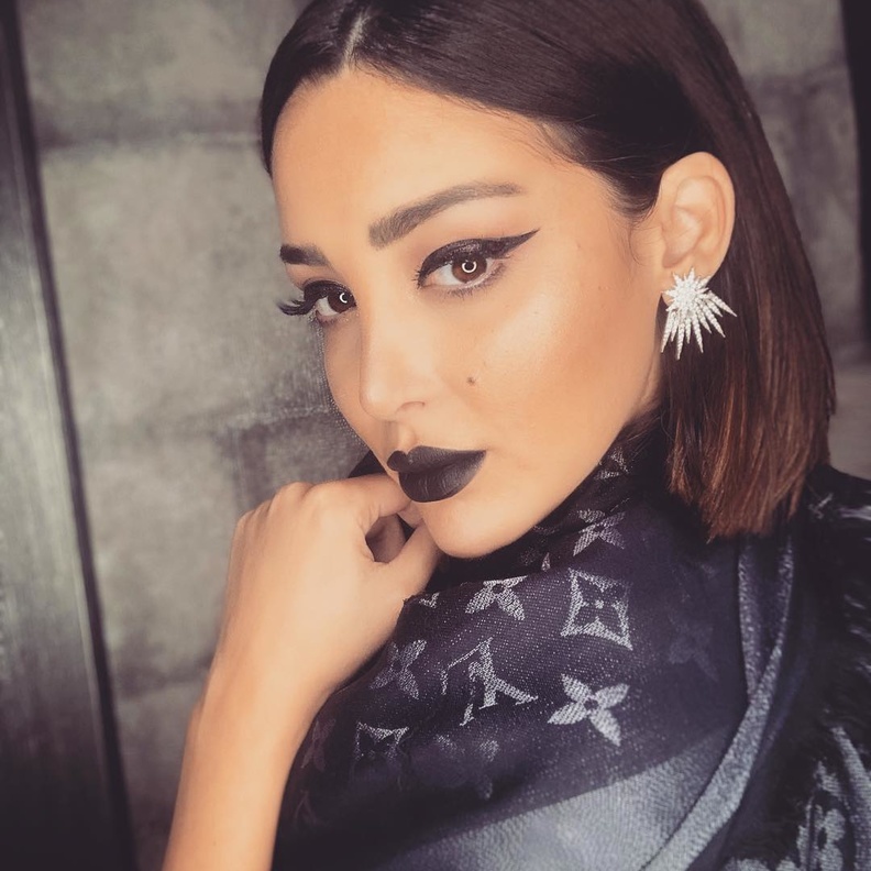 بسمة بوسيل تودع عام 2021 بإطلالة جمالية ملفتة 