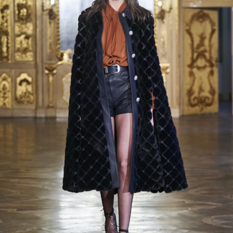 تصاميم كاب 2022- كاب فرو أسود مميّز من Braschi