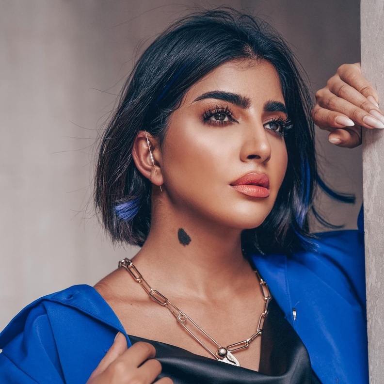 بثينة الرئيسي بـ نيو لوك شعر جريء في وداع عام 2021