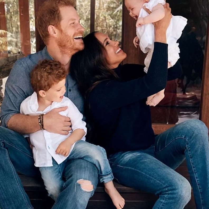 مصدر هاري وميغان أصابا القصر الملكي "بحيرة"