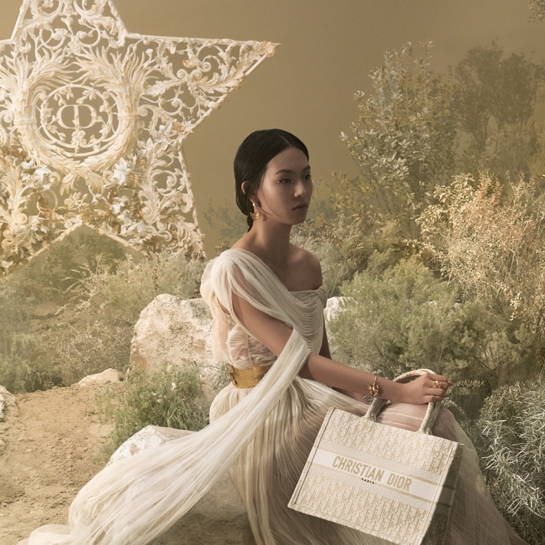 ديور تقدّم مجموعات نسائية خاصة بموسم الاعياد