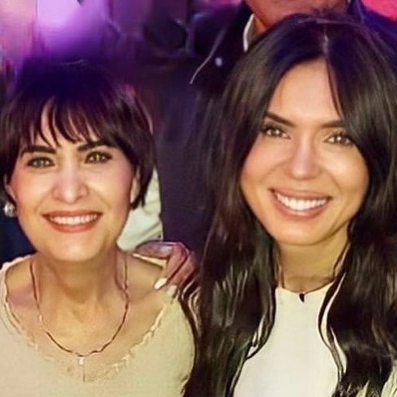 دينا ووالدتها