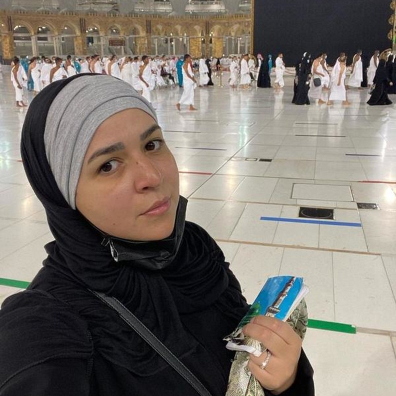 النجوم يودعون عام 2021 برحلات العمرة ويتصدرهم أحمد زاهر وايمي سمير غانم 