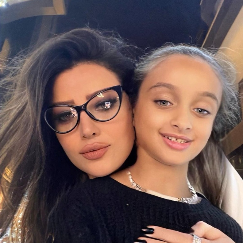 رضوى الشربيني وابنتها