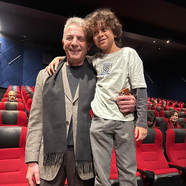 محمود حميدة وحفيده