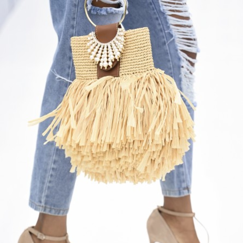 موديلات حقائب يد بشراشيب- حقيبة يد بشراشيب منسدلة مميّزة باللّون البيج من Flying solo