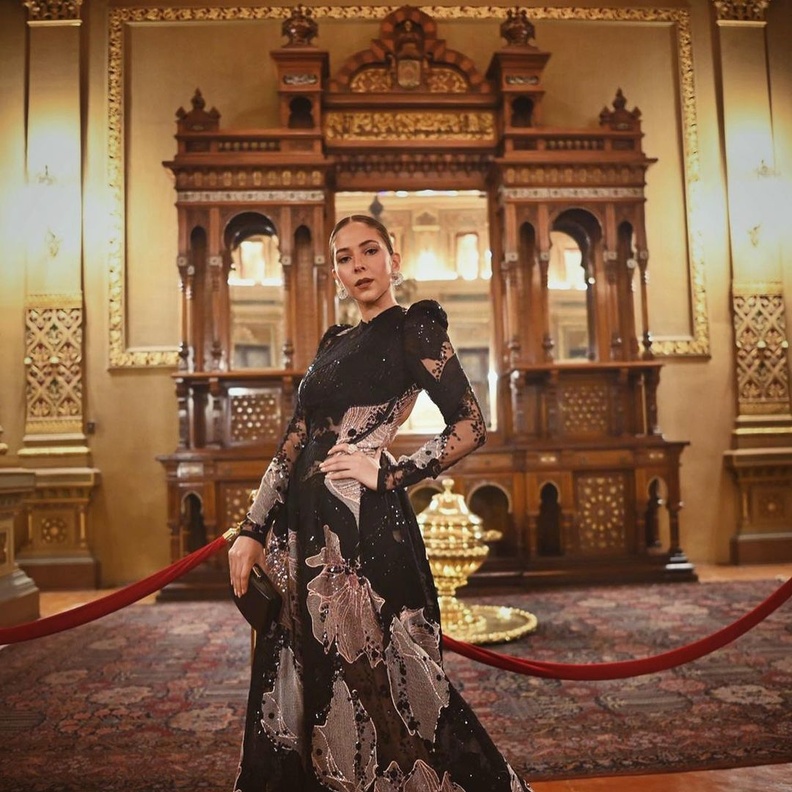 فاطمة البنوي